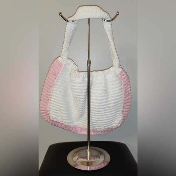Medium size pink and white handmade handbag - Picture 2 of 3